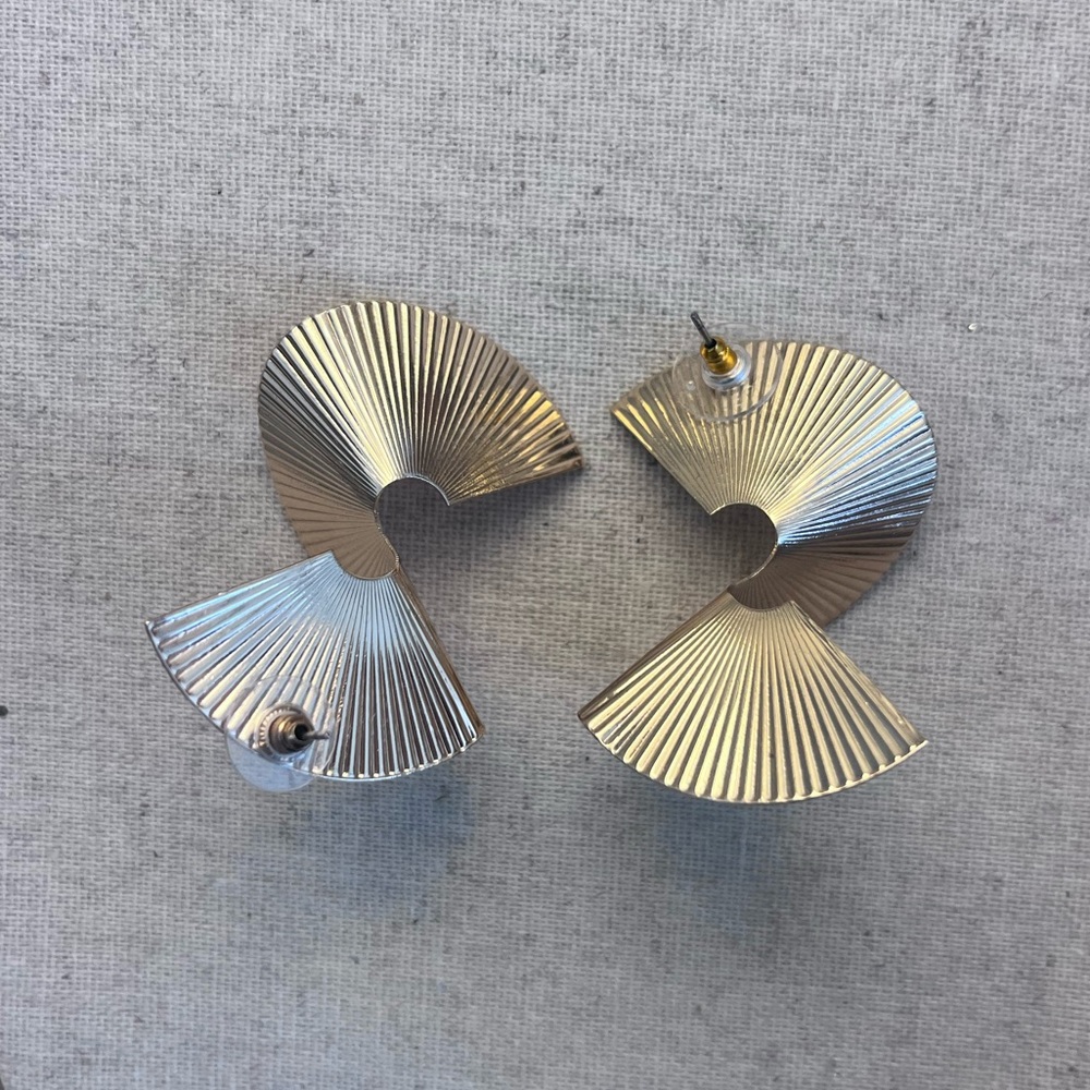 Large Gold Tone Statement Fan Earrings - Picture 4 of 7